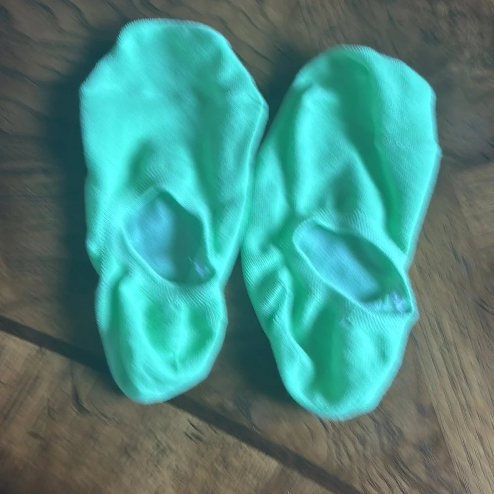 Green ankle socks